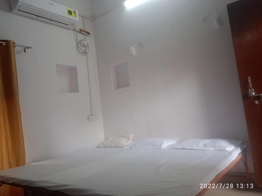 ホテル Shri Swami Sheetal Das Akhada B1-88 Assi , Near Pushkar Talab,Varanasi, Ashram Dharmshala エクステリア 写真