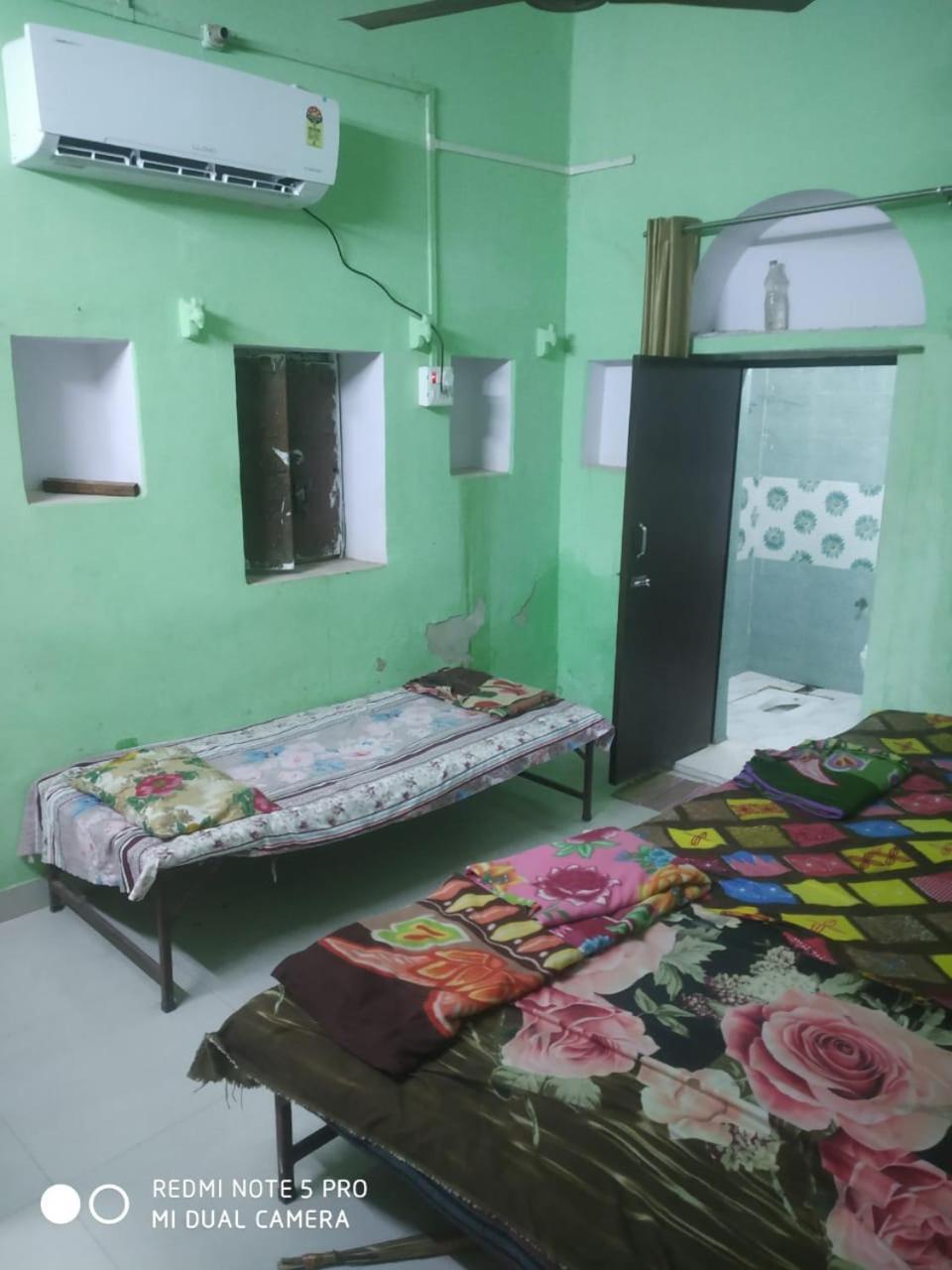 ホテル Shri Swami Sheetal Das Akhada B1-88 Assi , Near Pushkar Talab,Varanasi, Ashram Dharmshala エクステリア 写真